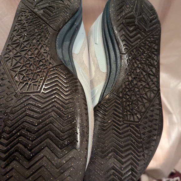 Nike kobe's low top basketball sneakers size 11 grey purple silver casual shoe. - Picture 7 of 13